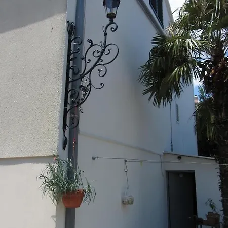 In With Balcony, Air Conditioning, Wi-fi *