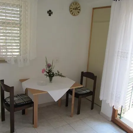 Apartment In With Balcony, Air Conditioning, Wi-fi *